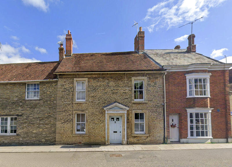 Pretty period property in a central location 