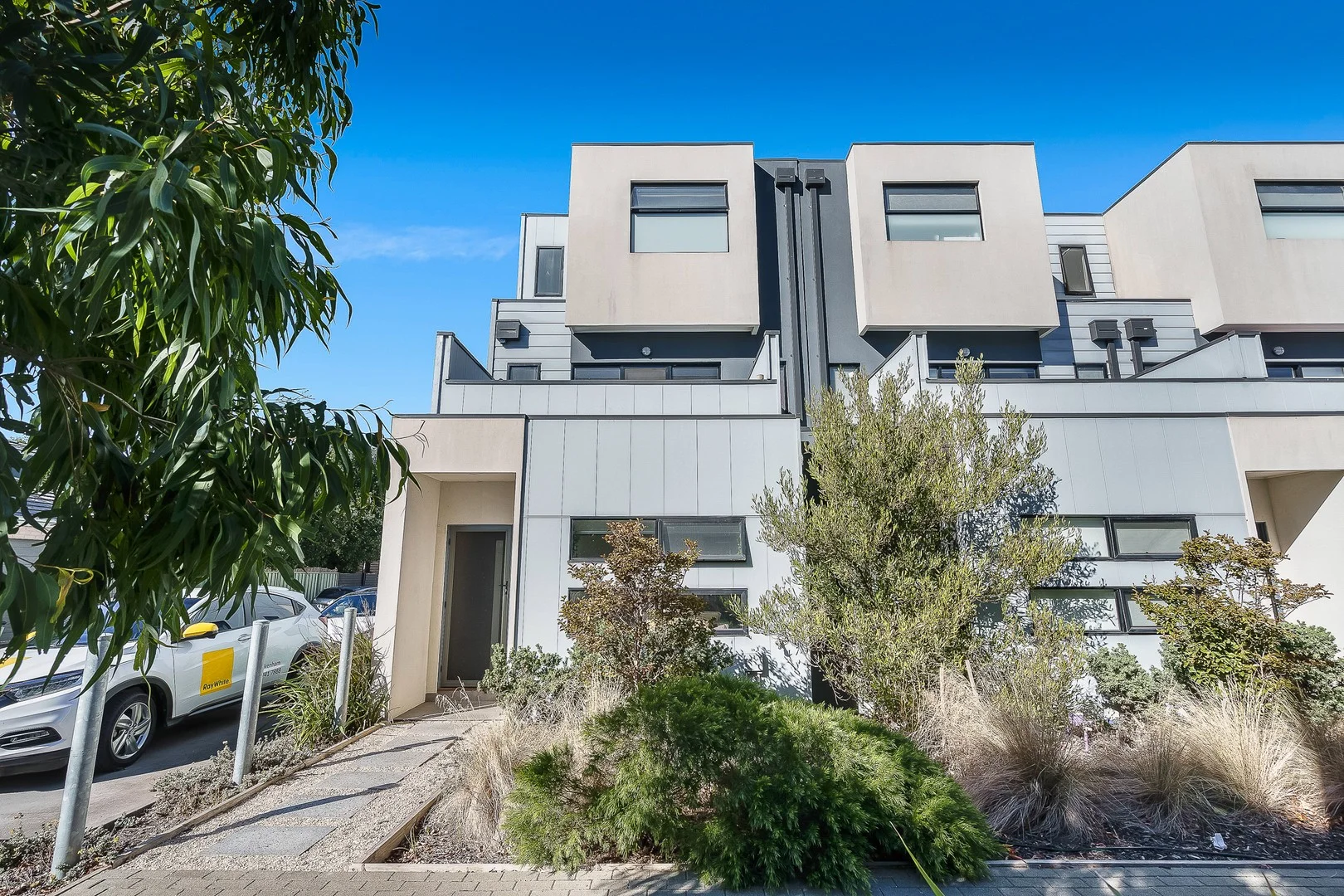 1 Hedge Place, Pakenham VIC 3810