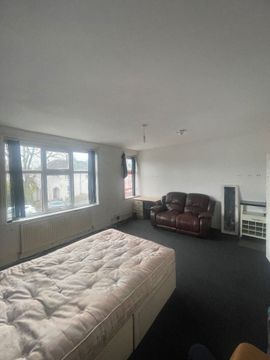 Imperial Avenue, Leicester LE3, Room to rent