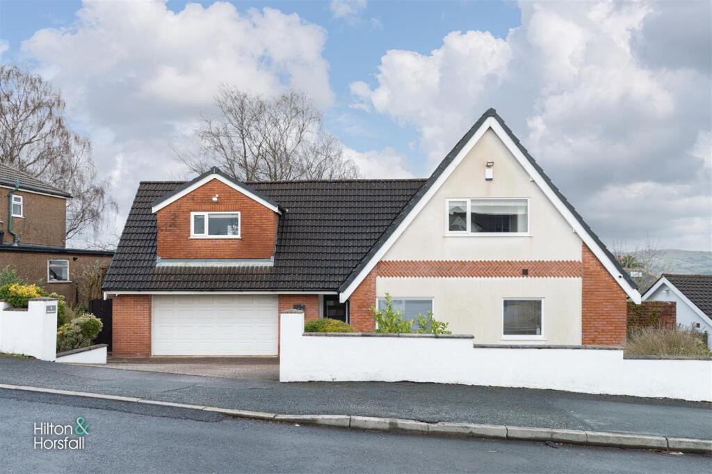 Mitton Avenue, Higherford