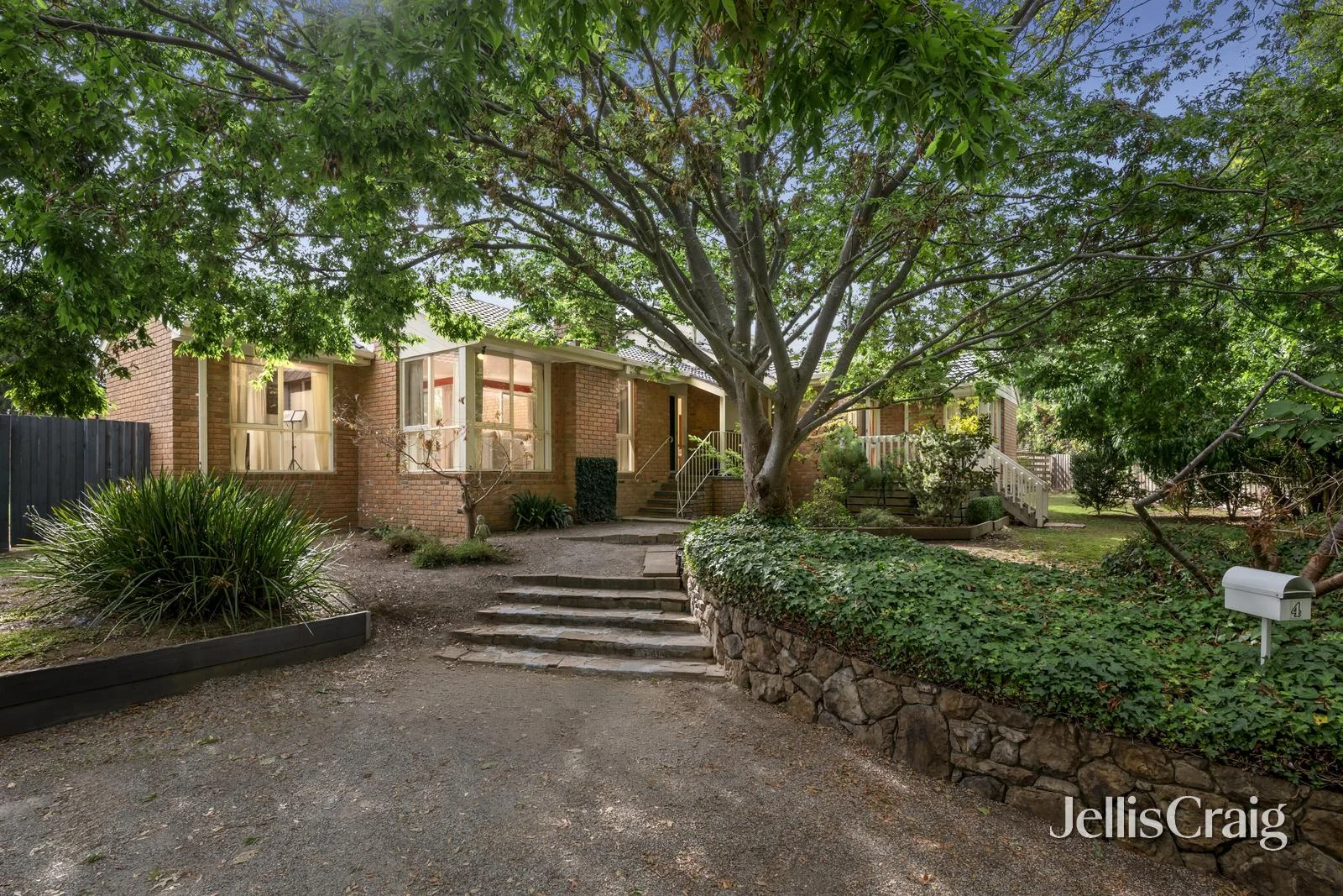 4 Henty Court, Mooroolbark VIC 3138