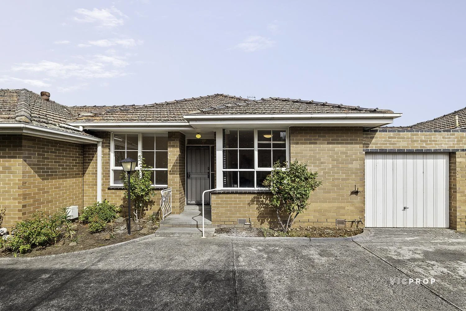 2/8 Athelstan Road, Camberwell VIC 3124