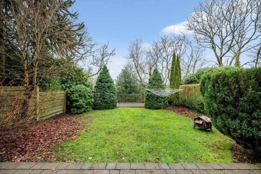 Earnsdale Avenue, Sunnyhurst, Darwen photo 4