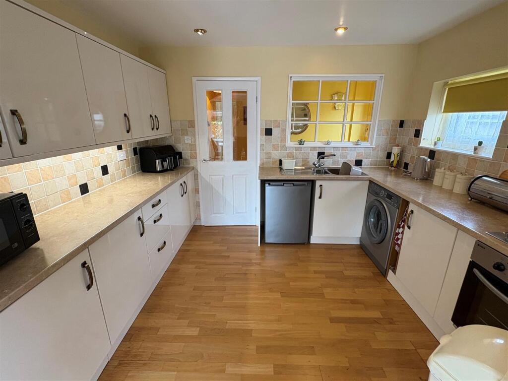 Oakleigh Avenue, Clayton, Bradford photo 3