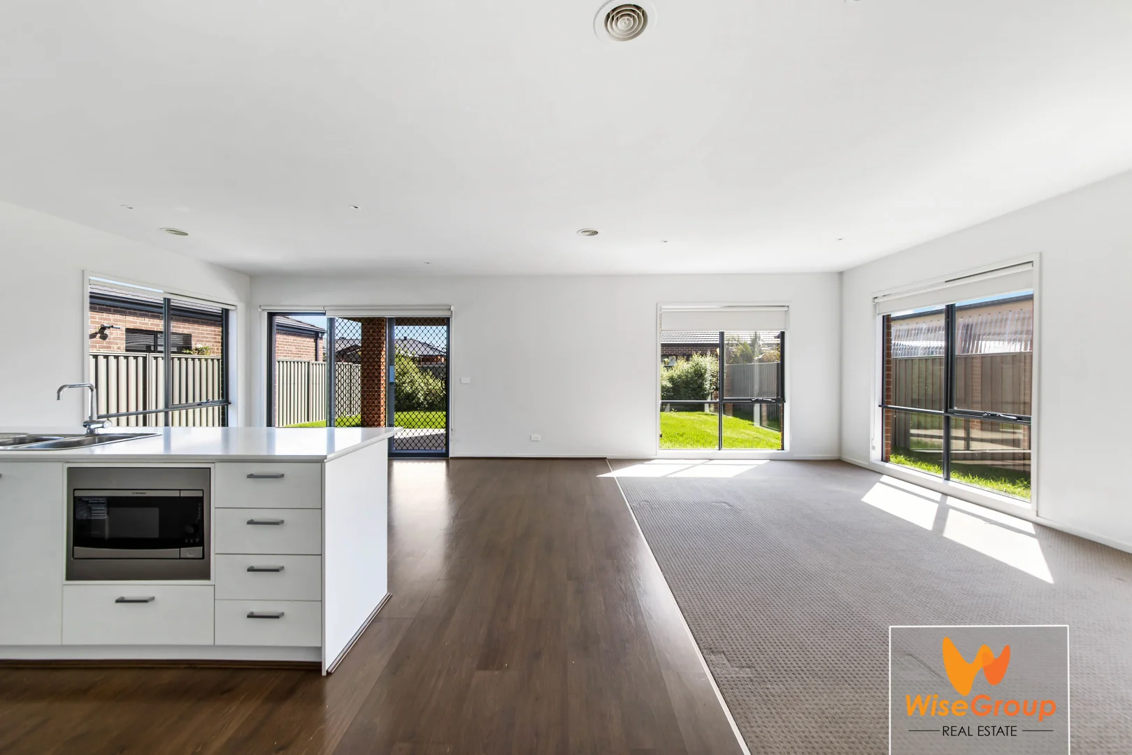 5 Blue Bush Way, Cranbourne East VIC 3977 photo 4