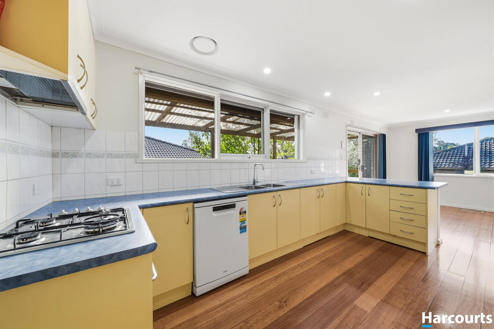 51 Longfellow Avenue, Mooroolbark VIC 3138 photo 5