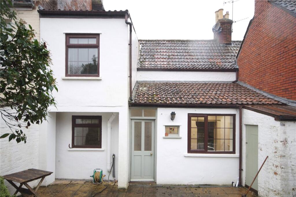 A Pretty Double Fronted Cottage in Glastonbury, Somerset photo 2