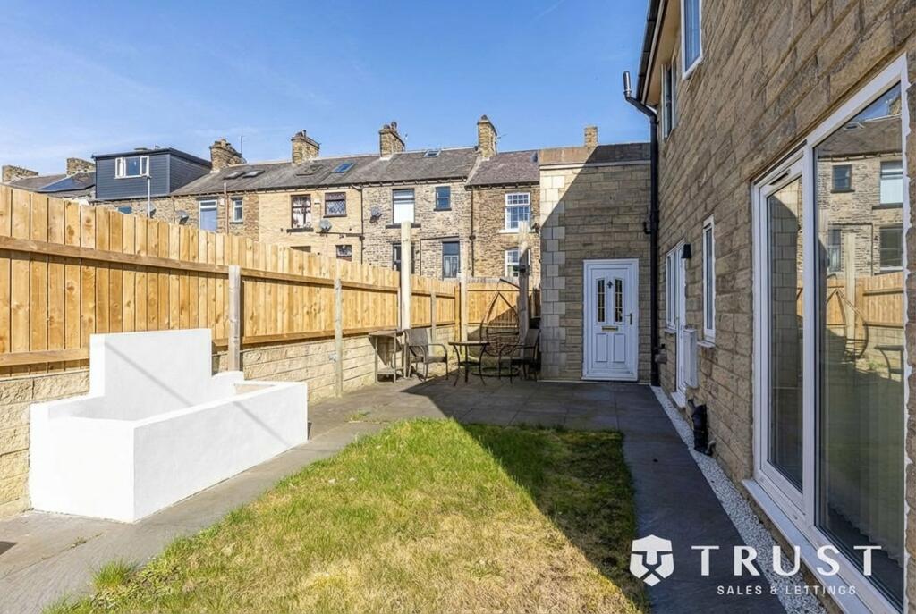 Additional image 31 of Wroe Place, Wyke, BD12