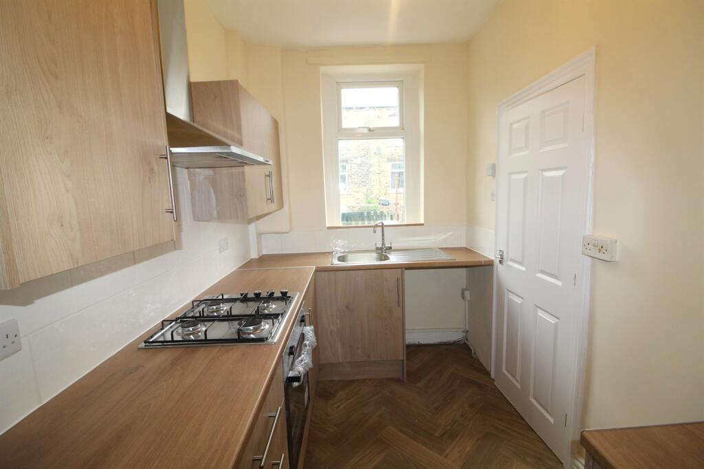10 Barmby Street, Wyke photo 3
