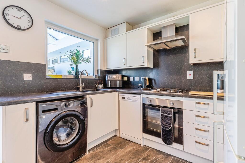 Lisbon Drive, Burnley, BB11 photo 3