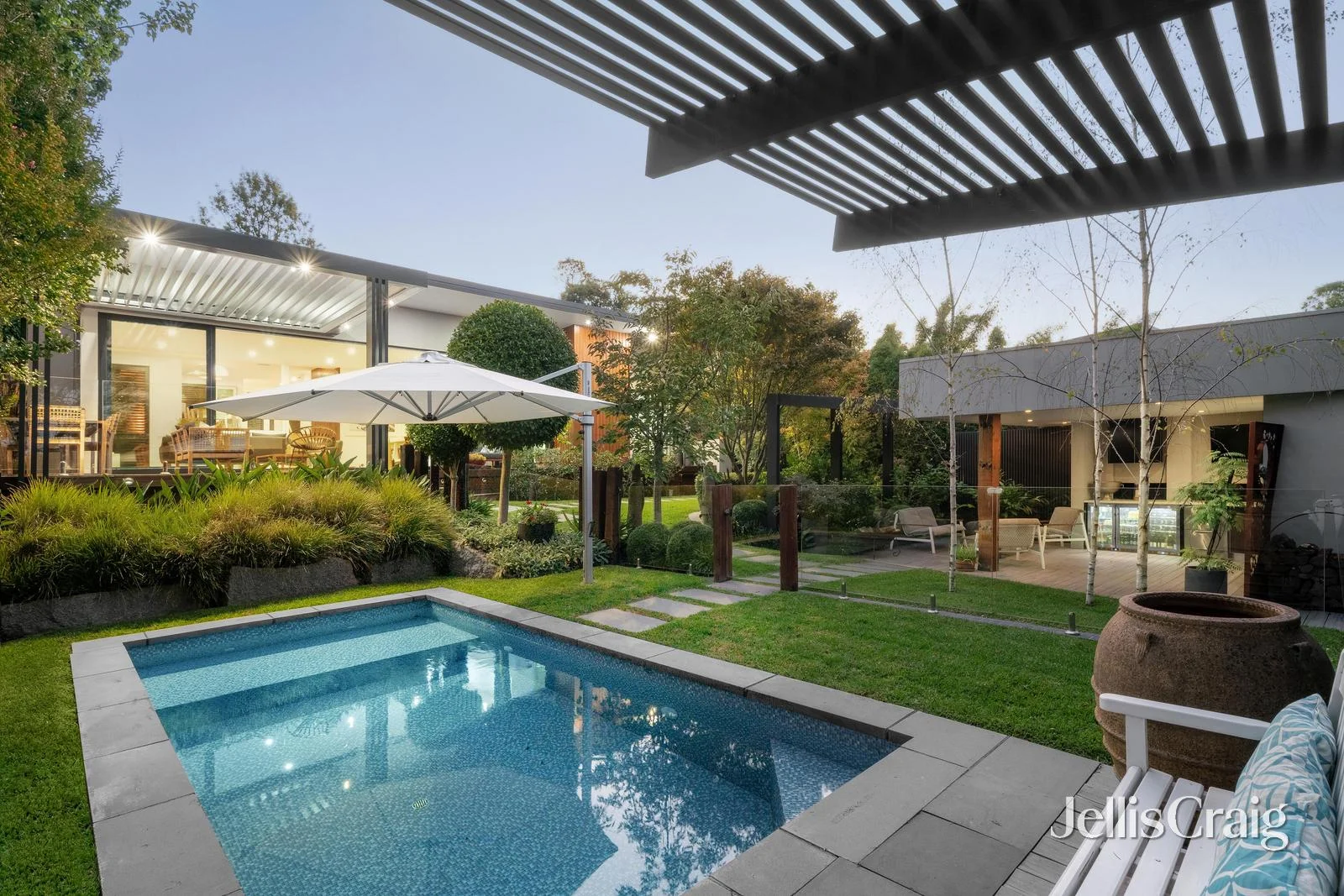 116 Thompson Crescent, Research VIC 3095