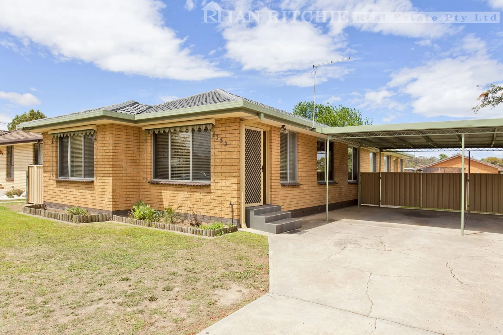 1/352 Parkland Crescent, Lavington NSW 2641