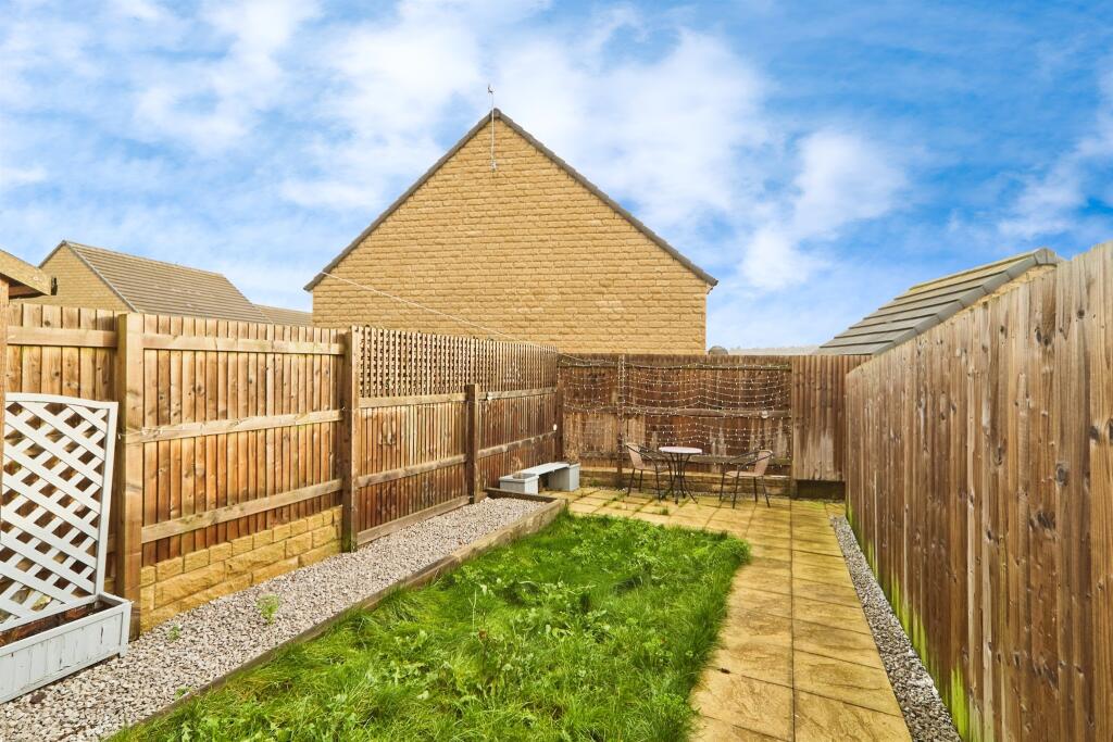 Brompton Drive, Bradford photo 2