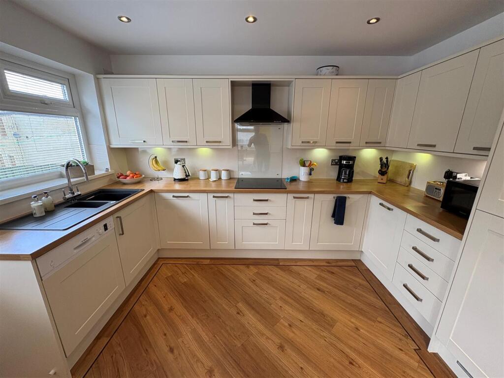 Oakleigh Avenue, Clayton, Bradford photo 2