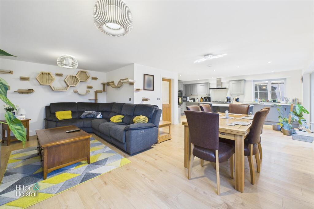 Rowan Drive, Foulridge photo 4