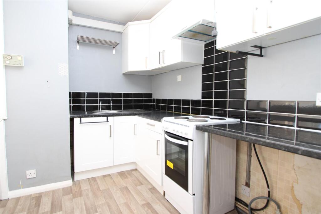 Park Road, Eccleshill, Bradford photo 2
