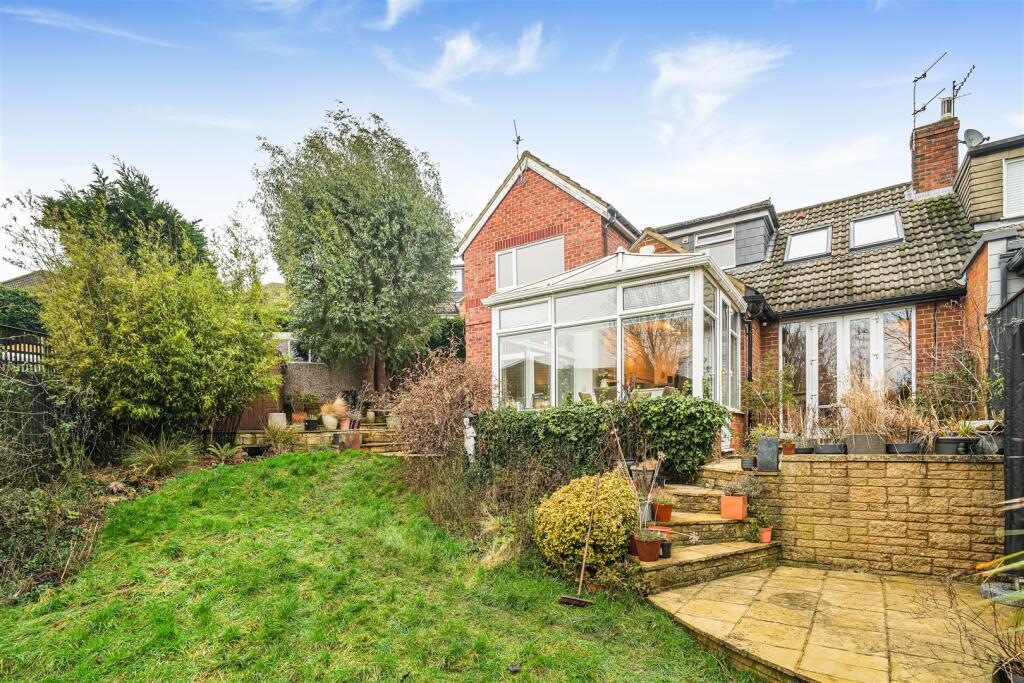 Hawthorn Crescent, Baildon, Shipley photo 2