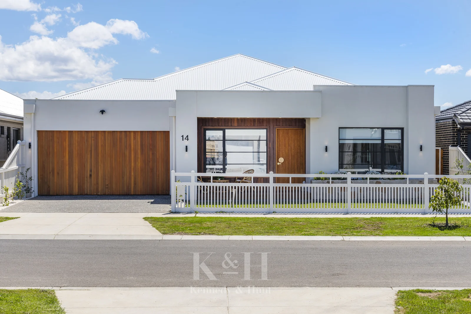 14 Lindquist Drive, Gisborne VIC 3437