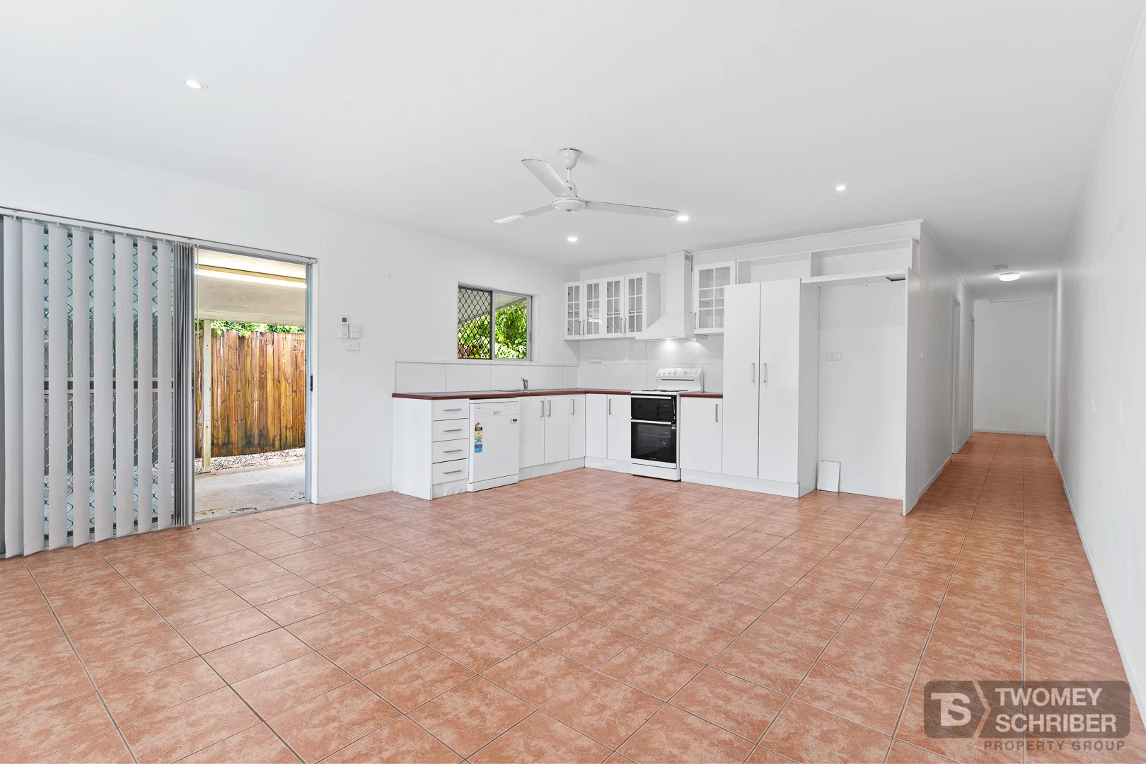 2/7 Blantyre Close, Manunda QLD 4870