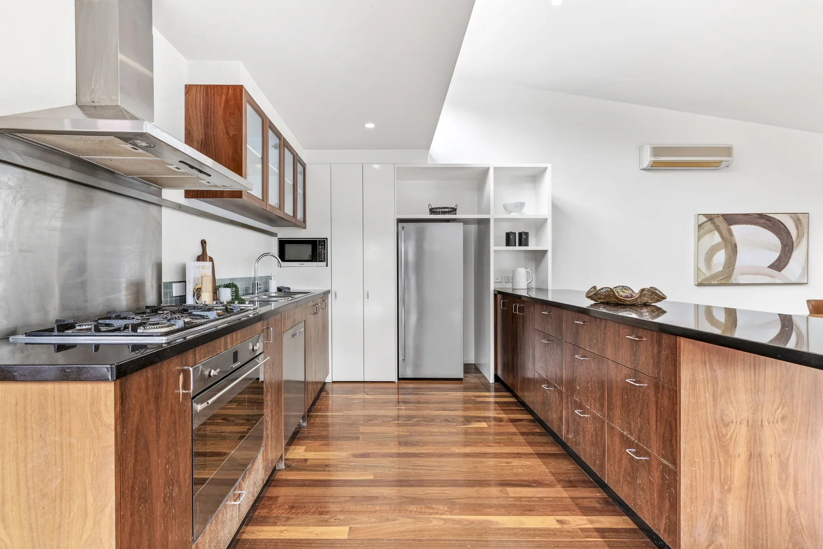 Additional image 5 of 35 Kambrook Road, Caulfield North VIC 3161