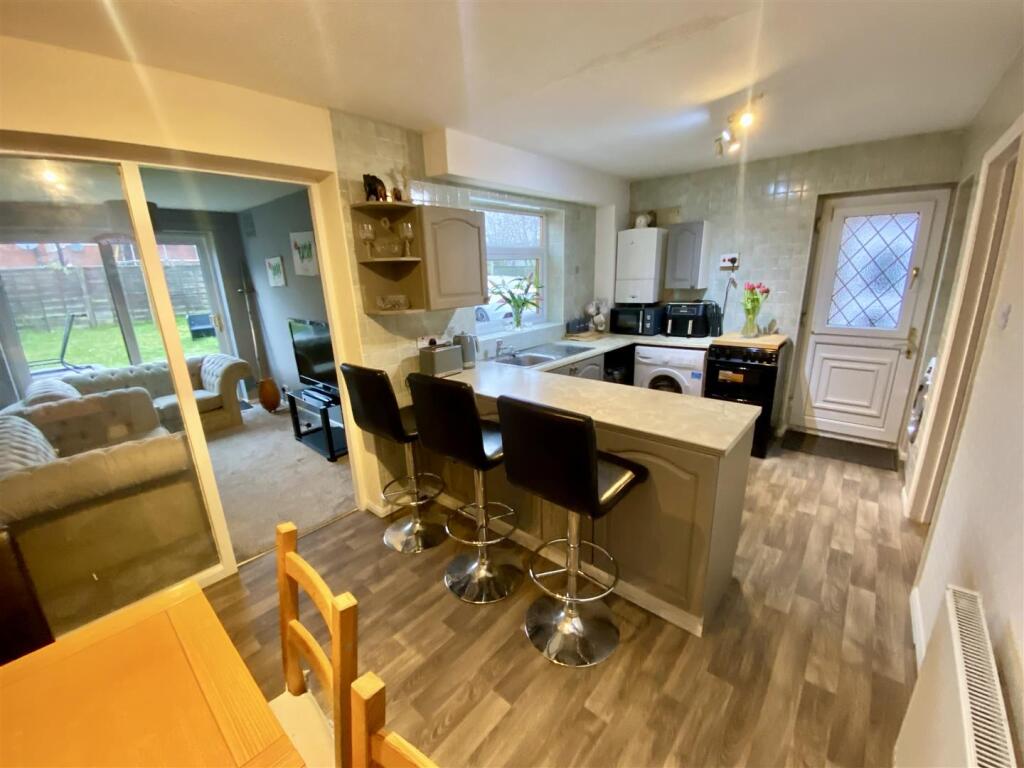 Thorsby Drive, Gomersal photo 3