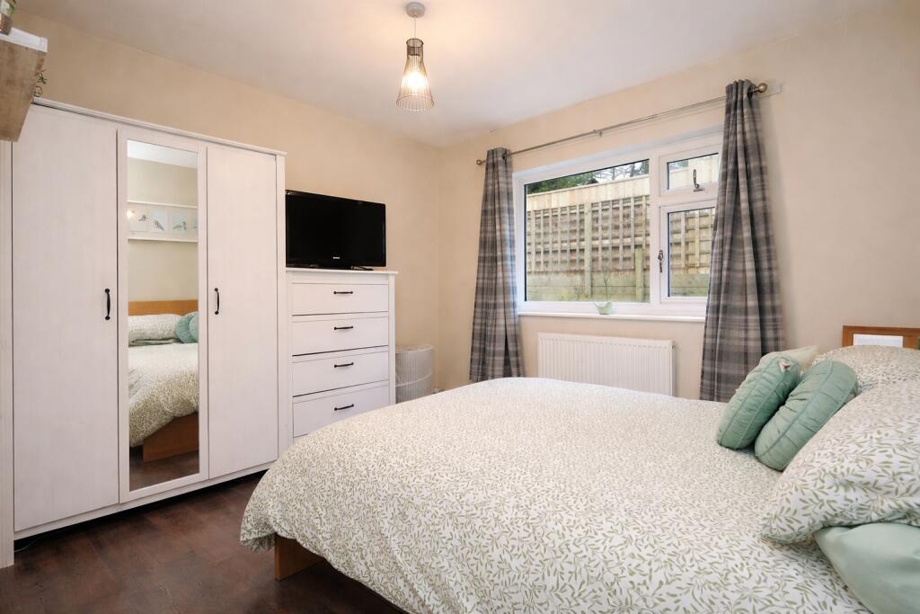 Avalon Estate, Glastonbury photo 4