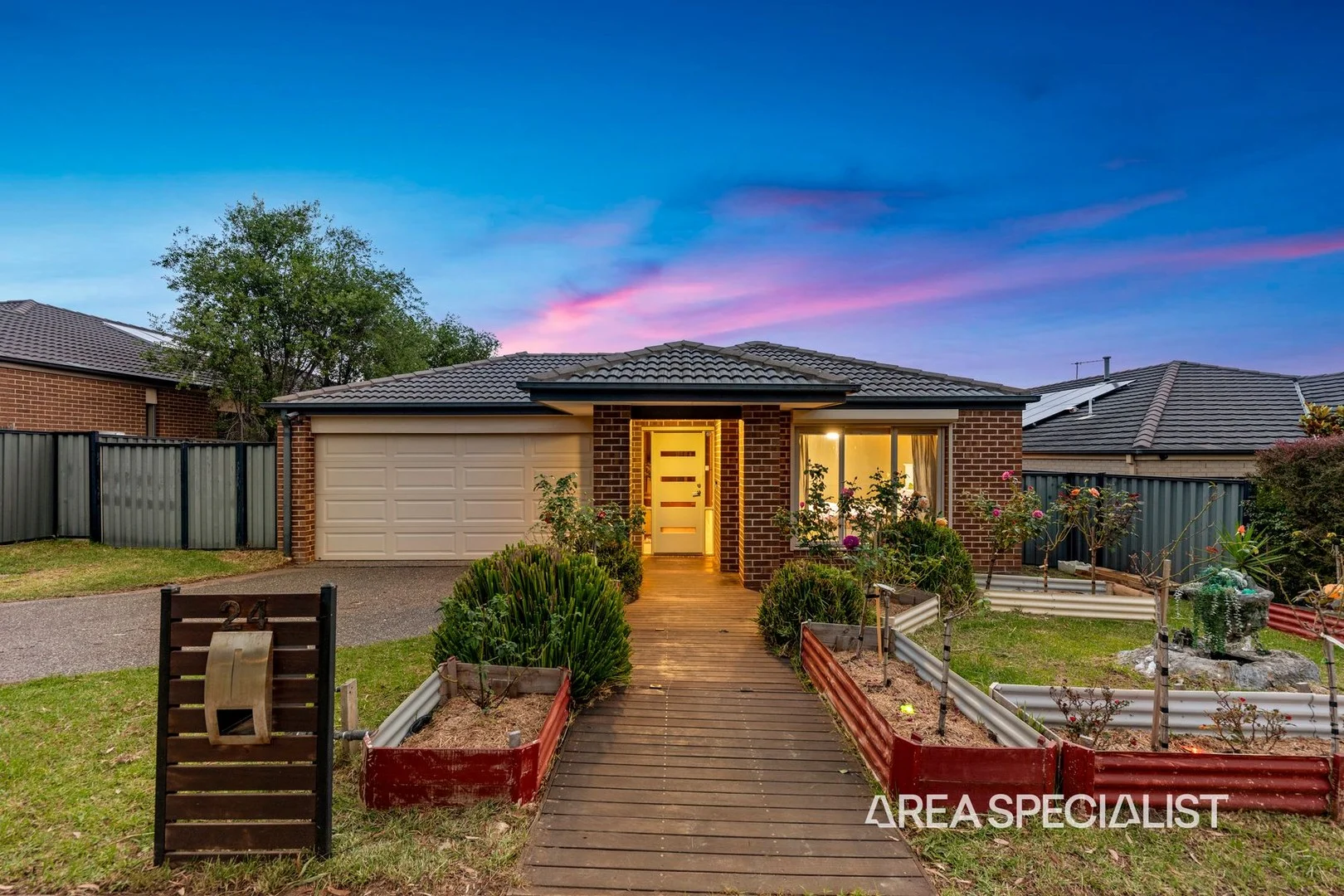 24 Superior Waters, Pakenham VIC 3810