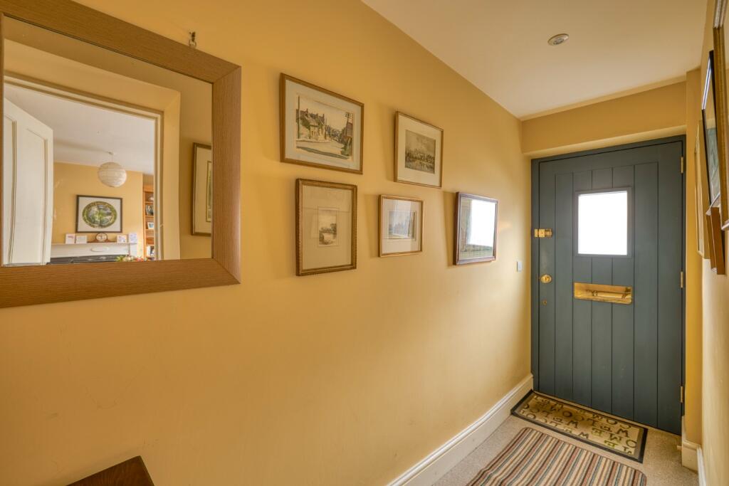 Townhouse, Southover, central Wells photo 3