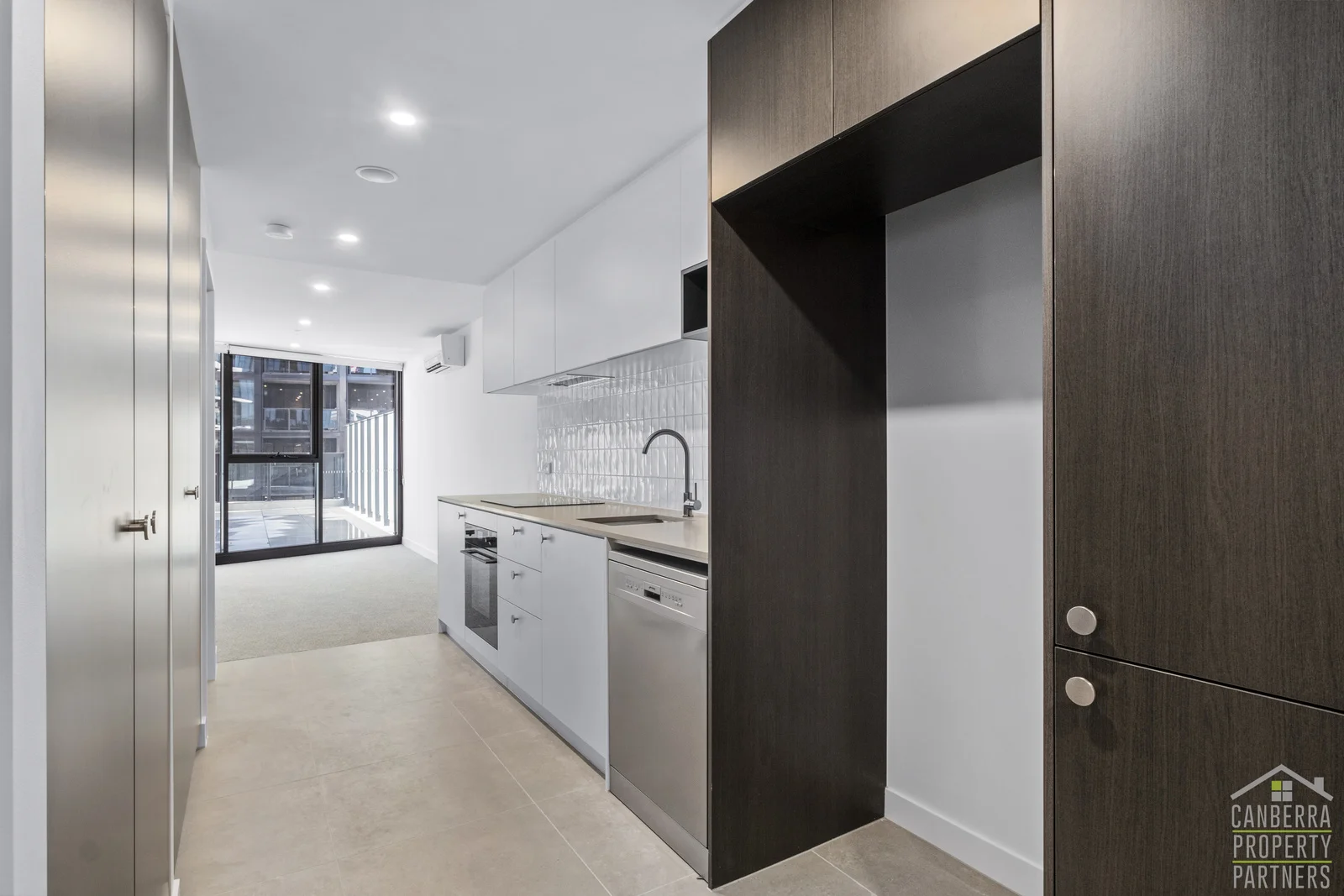 604/2 Furzer Street, Phillip ACT 2606 photo 3