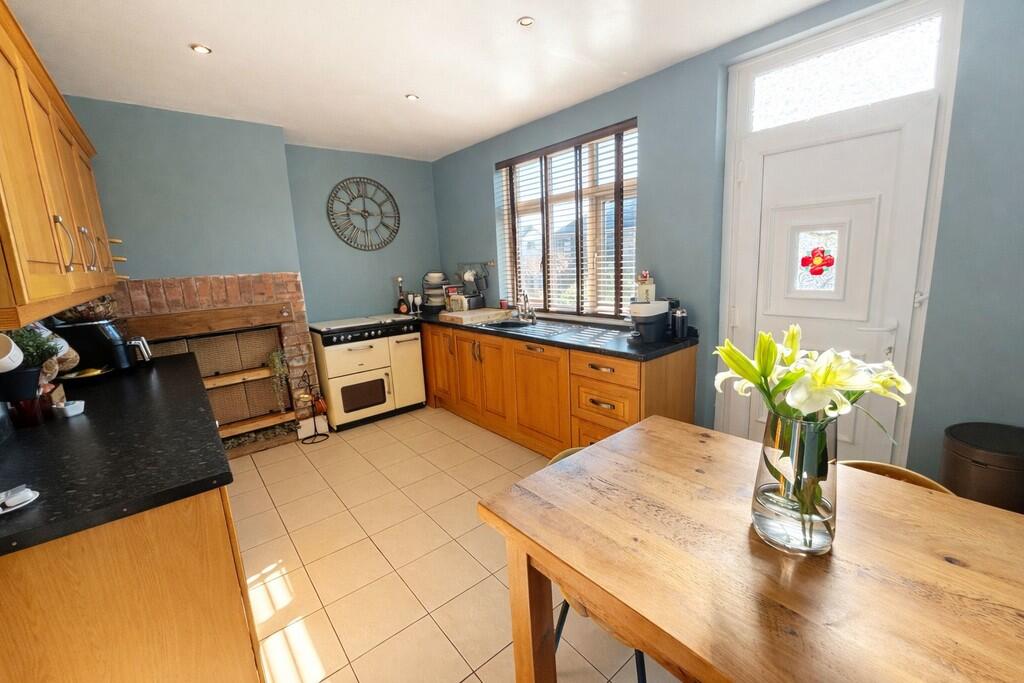 Delph Terrace, Clayton, Bradford photo 4
