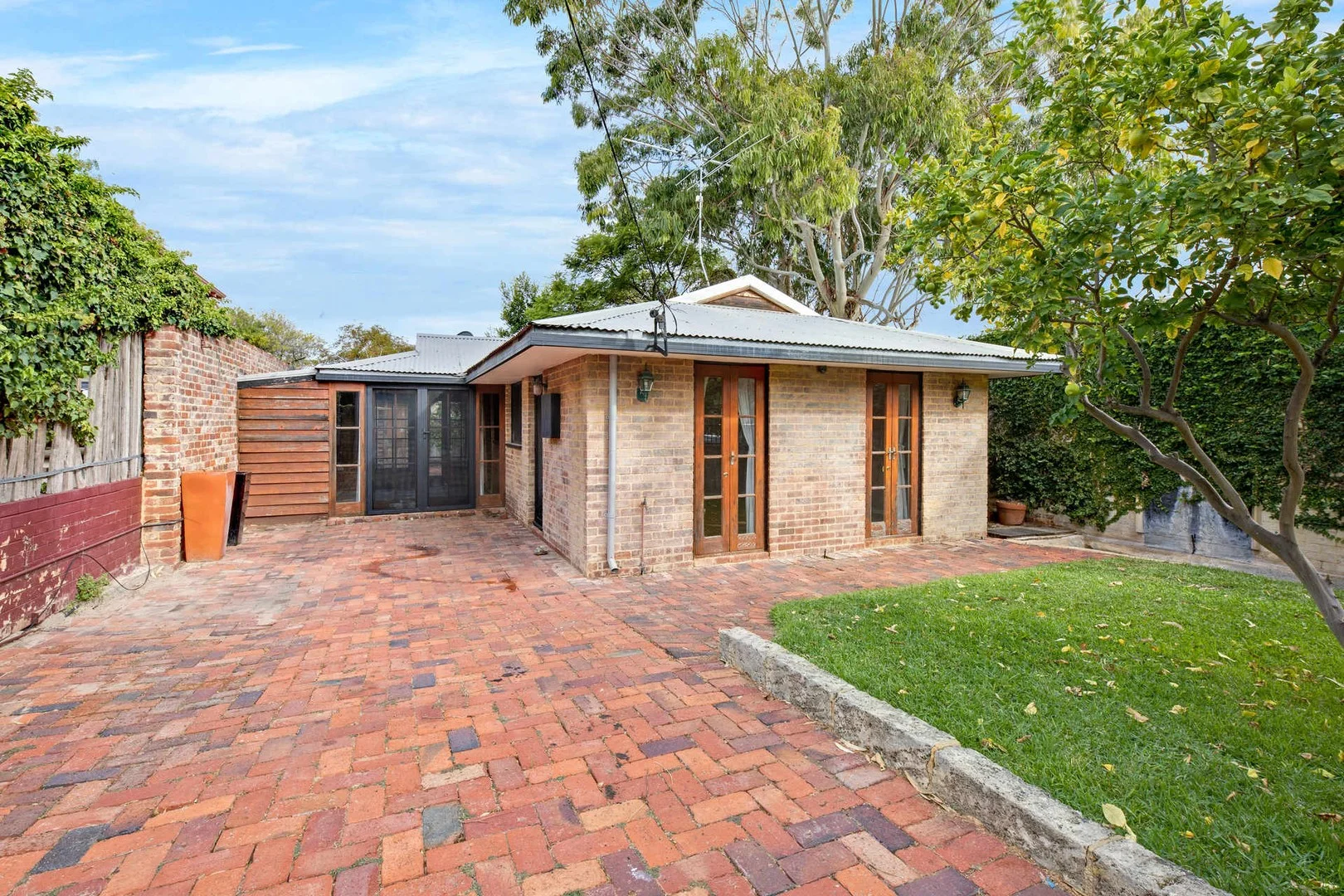 13 Scott Street, South Fremantle WA 6162