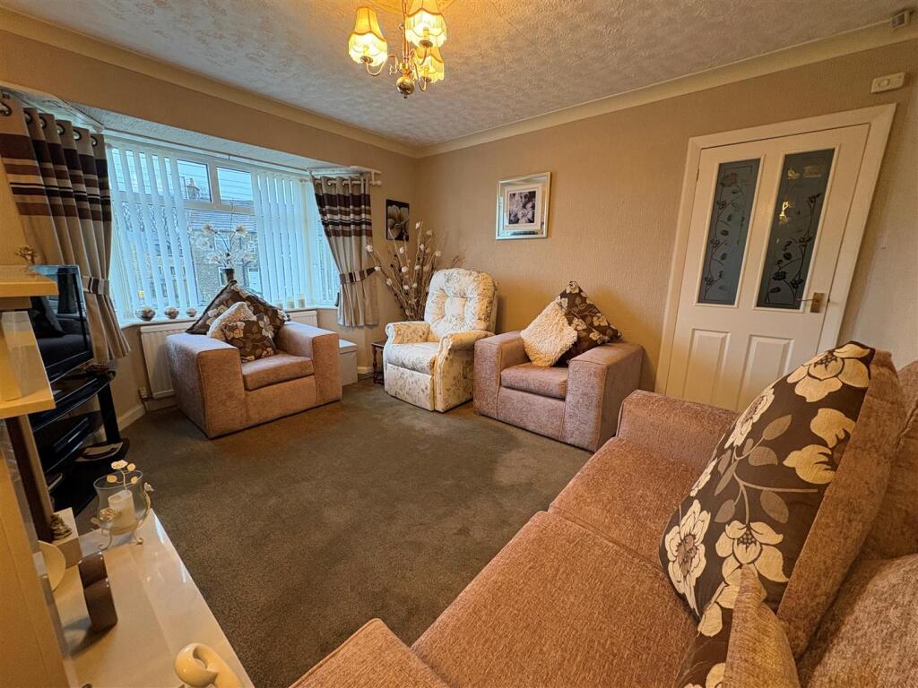 The Avenue, Clayton, Bradford photo 5
