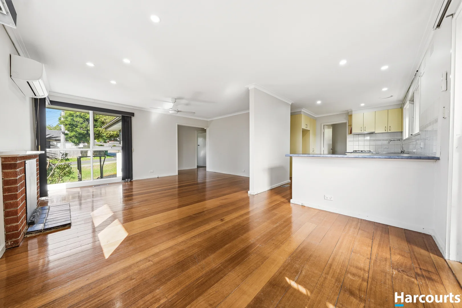 51 Longfellow Avenue, Mooroolbark VIC 3138 photo 4