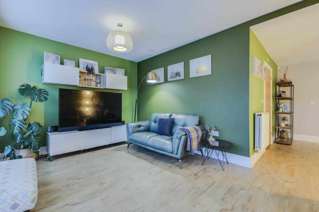 West Wood View, Apperley Bridge, Bradford, West Yorkshire, BD10 photo 4