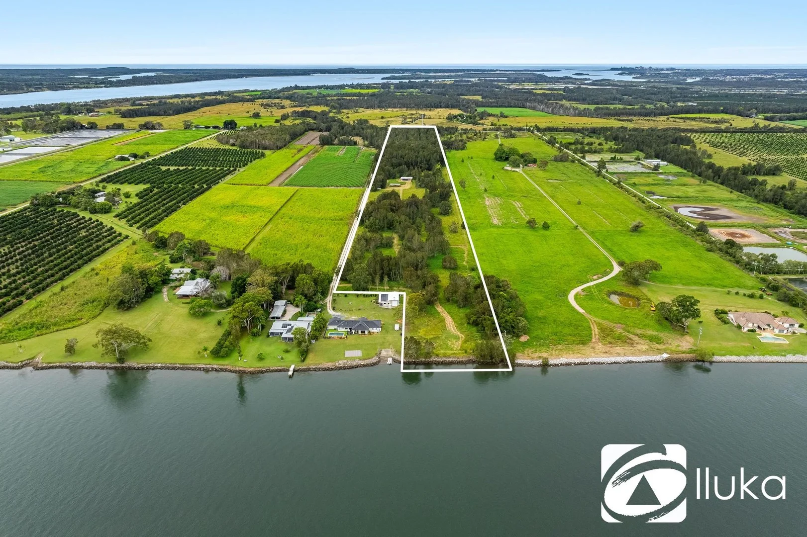 275 School Road, Palmers Island NSW 2463