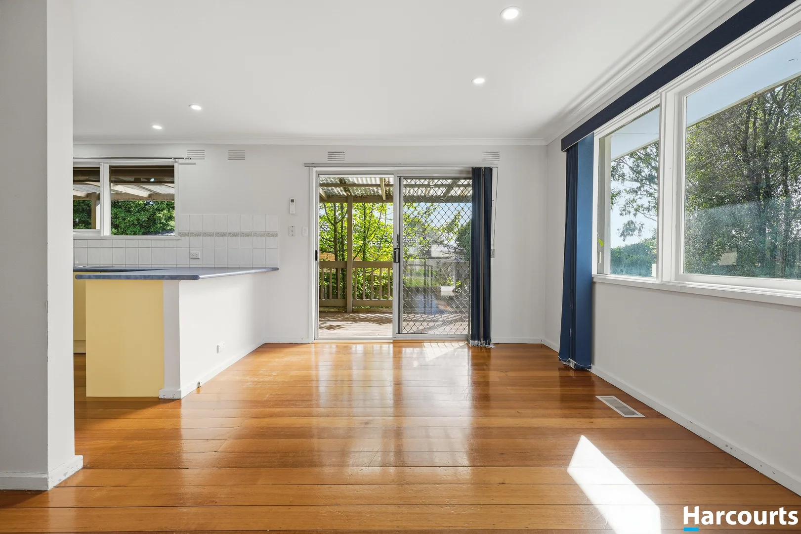 51 Longfellow Avenue, Mooroolbark VIC 3138 photo 3