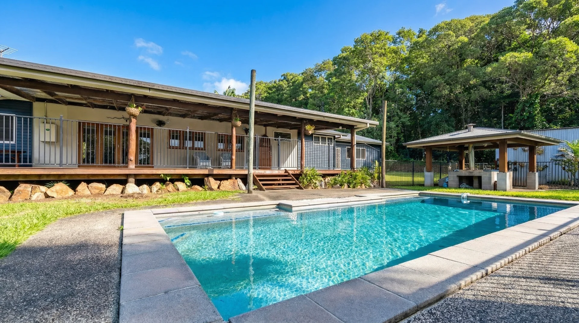 8 North Hull Road, Carmoo QLD 4852 photo 2