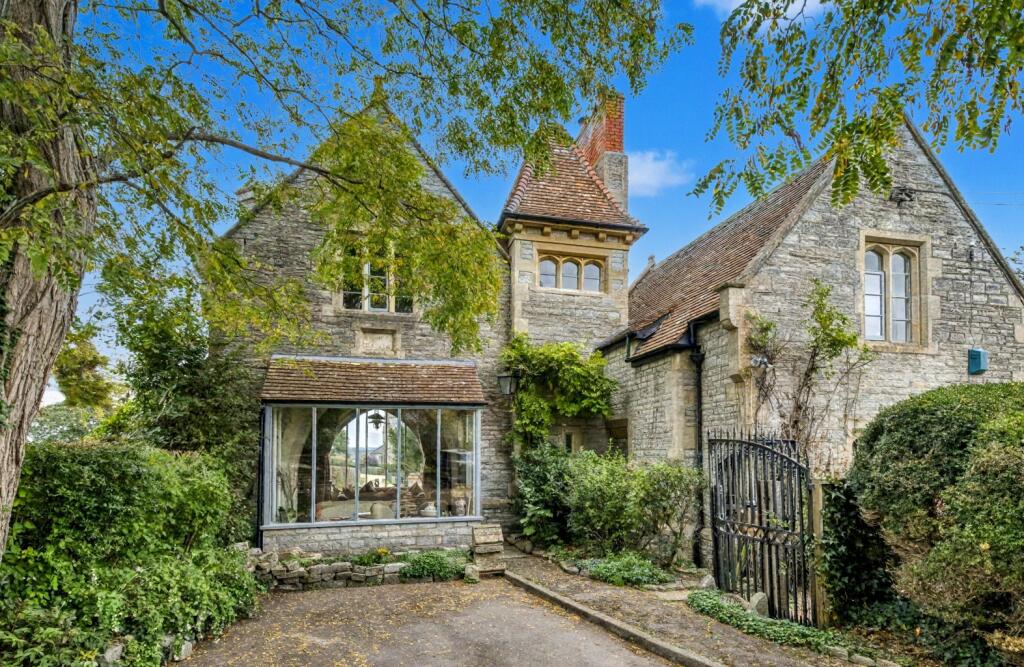 Period house on outskirts of Butleigh village