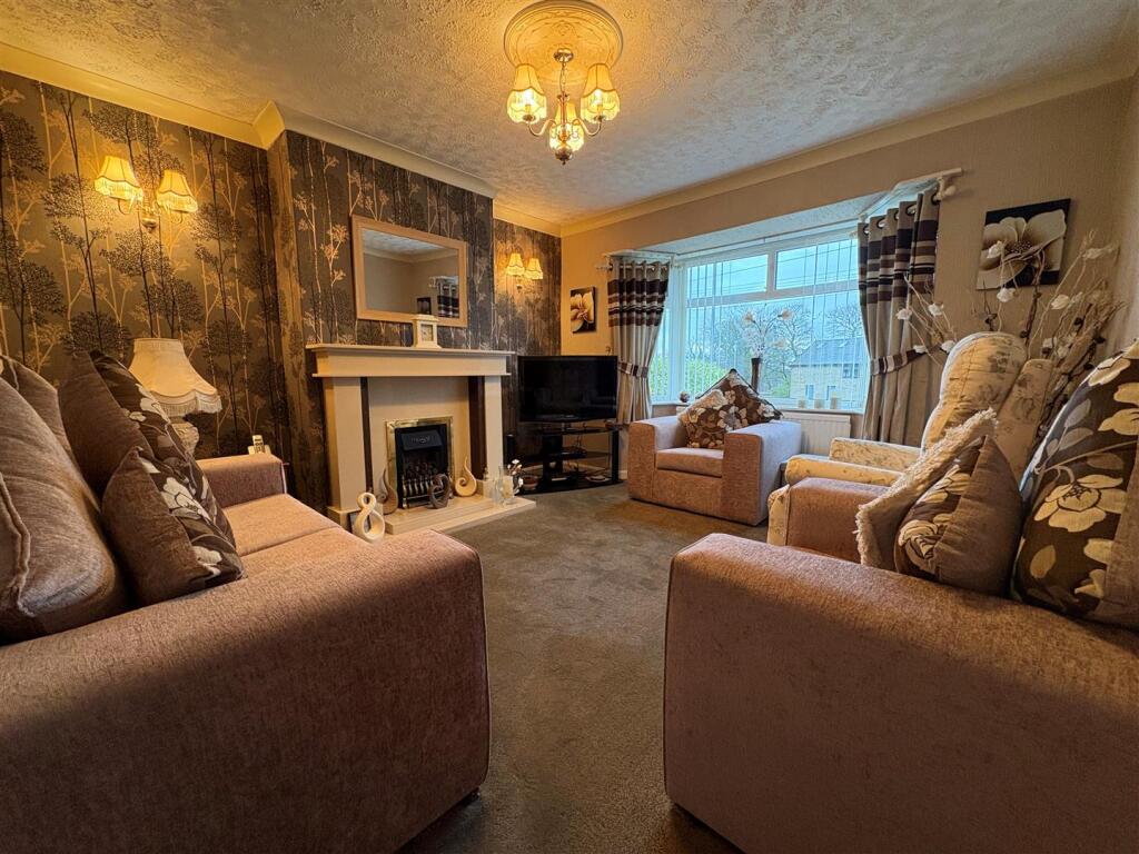 The Avenue, Clayton, Bradford photo 2