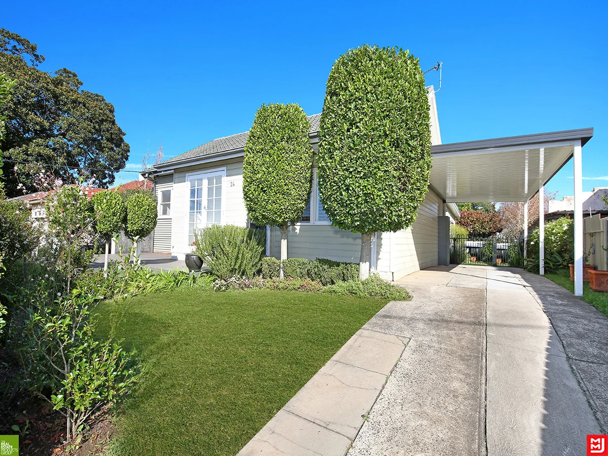 24 Lake Heights Road, Lake Heights NSW 2502