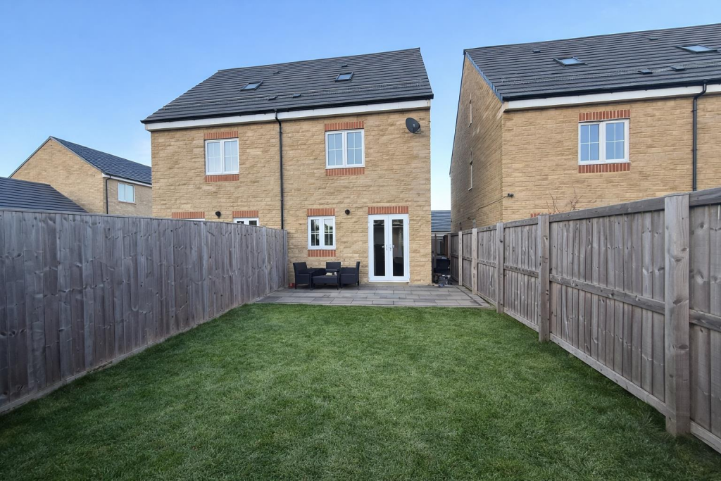 Stansfield Close, Apperley Bridge, Bradford photo 4