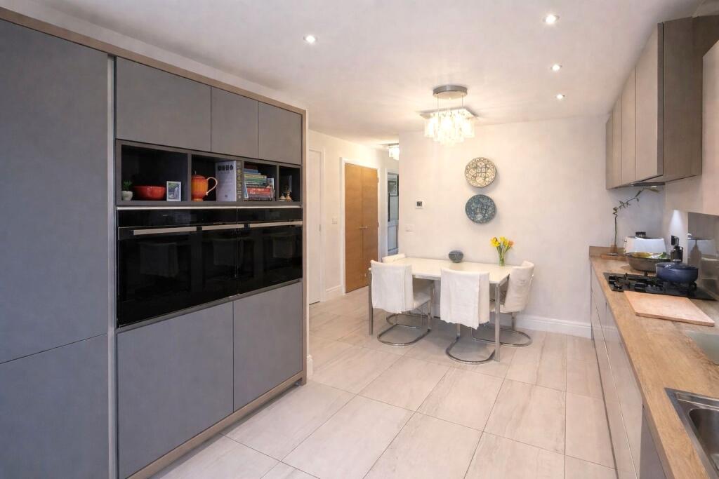 Valley View Drive, Apperley Bridge, Bradford photo 4
