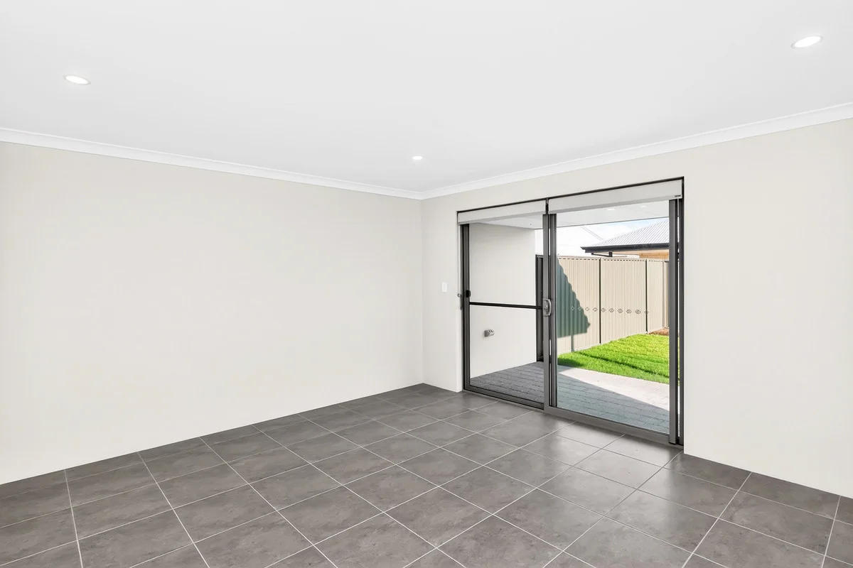 30 Brumlow Way, Lakelands WA 6180 photo 4