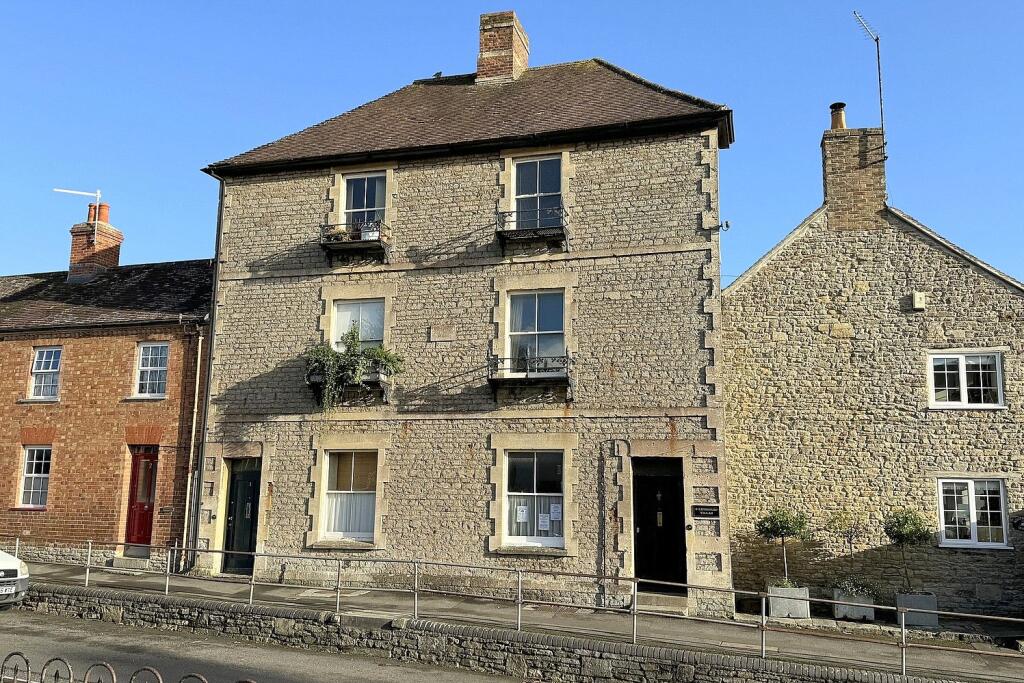 Lifeguard Villas, South Street, Wincanton, Somerset, BA9