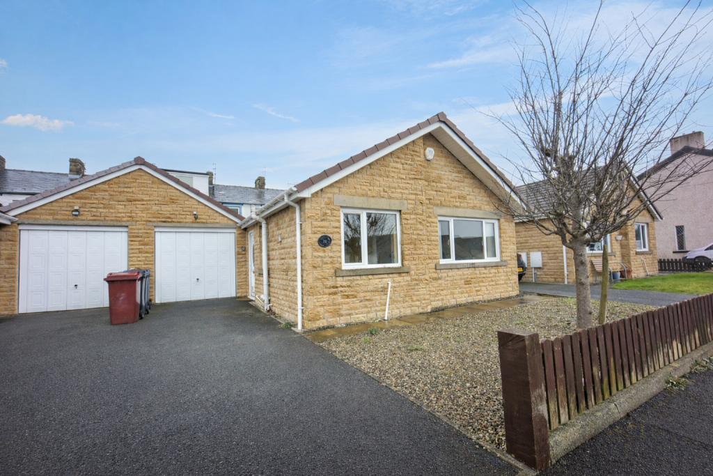 18 Wordsworth Street
Hapton, Burnley, BB12 7JX