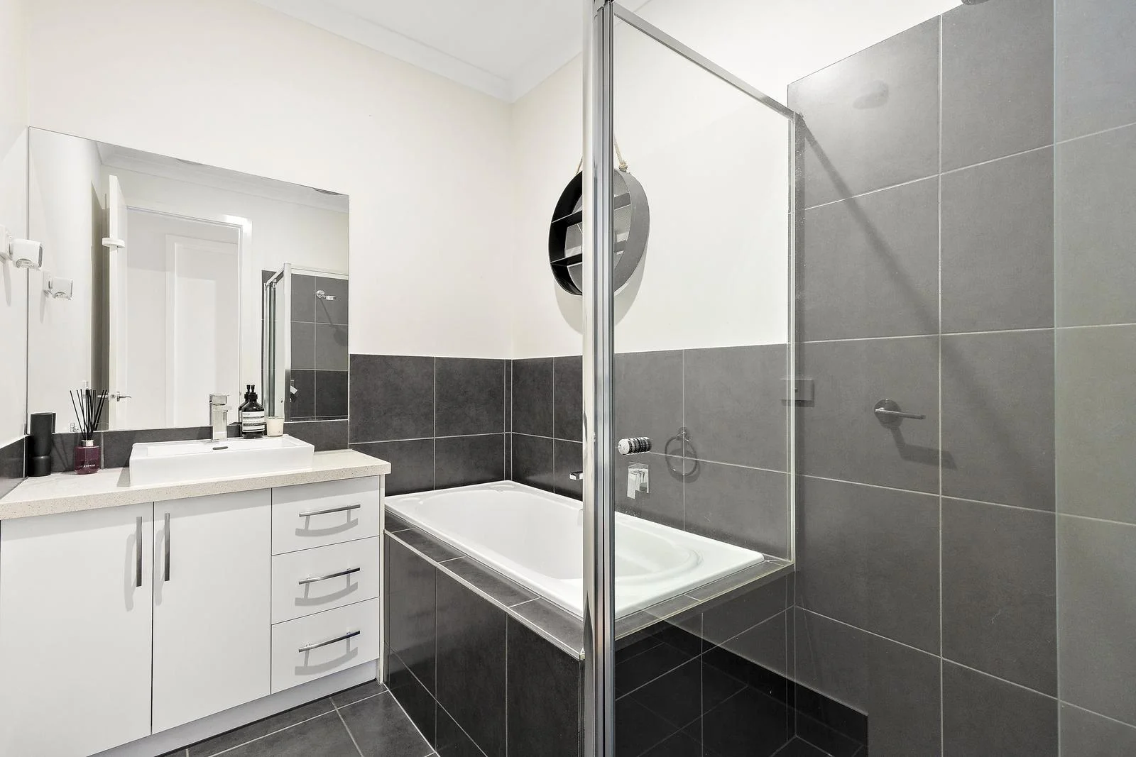 Additional image 8 of 15A Riviera Road, Avondale Heights VIC 3034