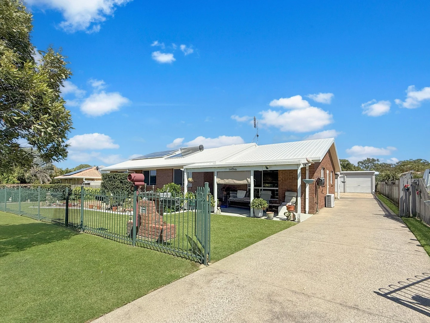 16 Harselaar Drive, Point Vernon QLD 4655 photo 2
