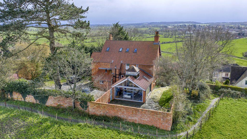 Substantial Victorian House in elevated location in Glastonbury photo 2