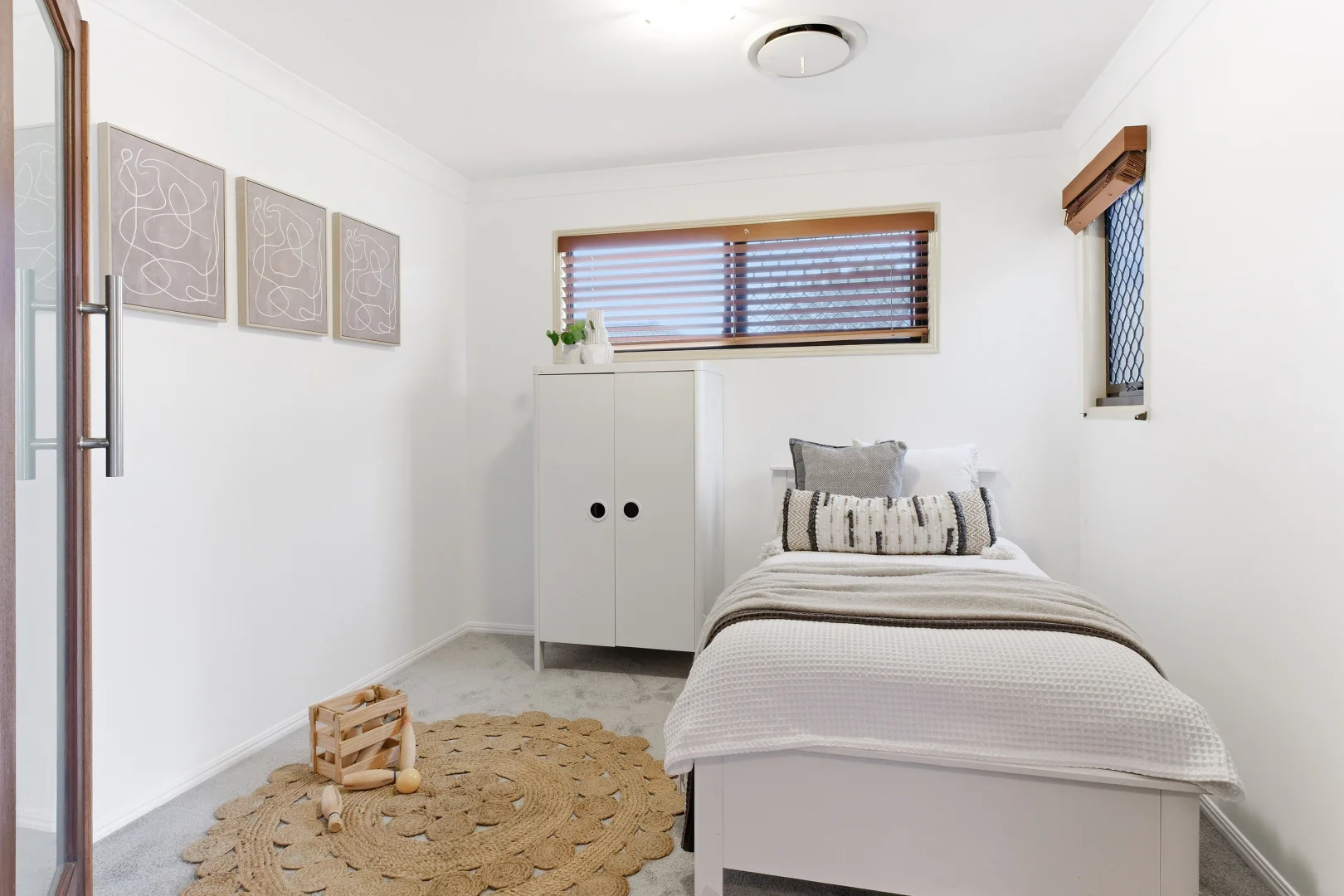 Additional image 14 of 26 Estate Place, Holland Park West QLD 4121