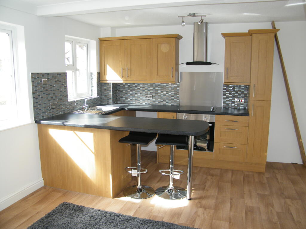 Additional image 3 of Henstridge